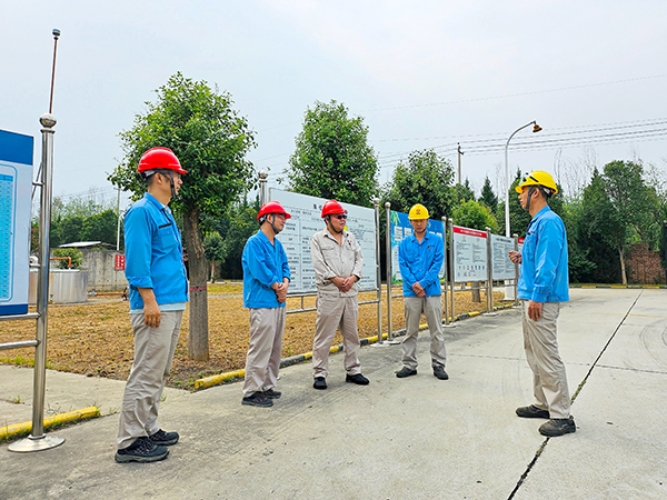 8月16日上午，馬軍忙就公司近期安全工作重點內容理解掌握及落實情況對車間各級人員進行抽查.jpg