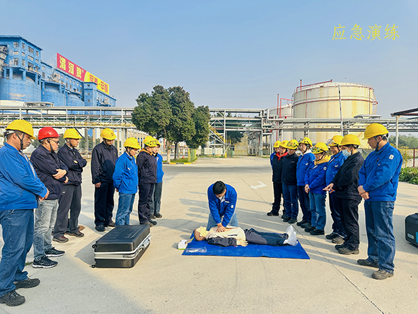 11月8日下午，應(yīng)急救援隊張伯倫為職工進行心肺復(fù)蘇操作技能培訓(xùn).jpg